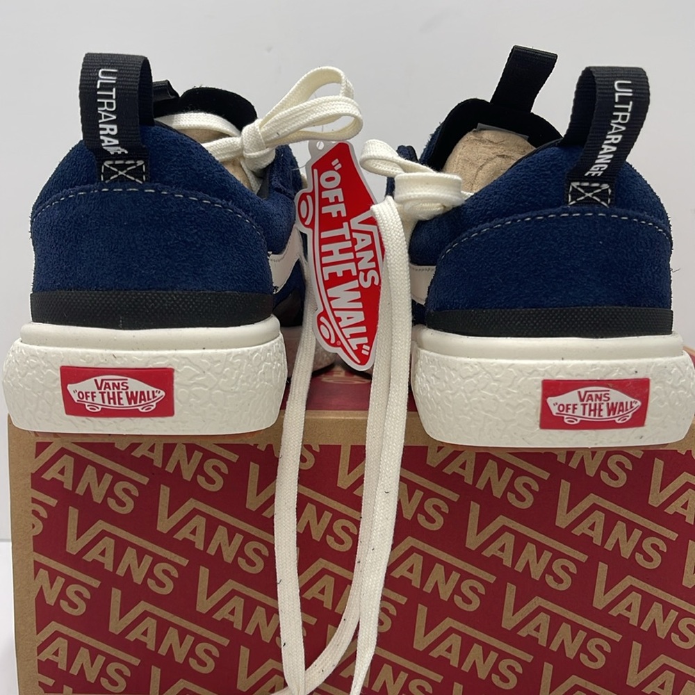 Vans WMNS Blue White Sneakers Ultrarange Exo
Suede Dress Blues/Black
VN0A4UWMLKV - Picture 13 of 16